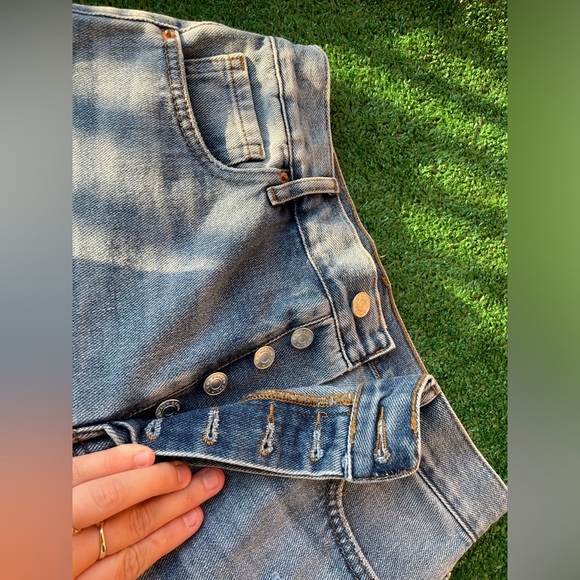NWT Pacsun|| Vintage High rise Emma distressed Shorts in Medium Indigo, Size 28 - Picture 6 of 7